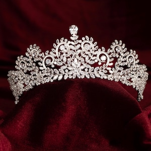 Swarovski Crystal Bridal Tiara: Handmade Silver Wedding Crown