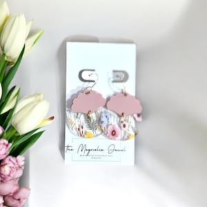 Acryldruppeloorbellen: handgemaakte gedroogde lentebloemen, bloemensieraden