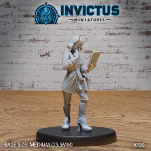 Star Team Scientist | 30mm 32mm | Sci Fi Miniatures | Invictus Miniatures