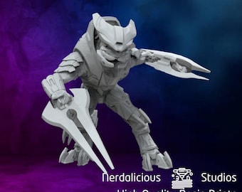 May include: A gray 3D printed figurine of a Halo Elite warrior holding a plasma sword. The figurine is posed in a dynamic action stance, with the Elite's energy sword raised above its head. The figurine is printed in a high-quality resin material, with intricate details and sharp edges.