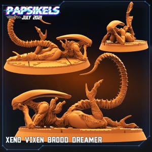 Può includere: Diverse statuette arancioni-marroni di Xeno Vixen Brood Dreamer in varie pose. Le statuette sono su basi rotonde. Il testo "Papsikels July 2021" e "Xeno Vixen Brood Dreamer" sono visibili.
