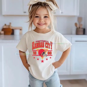 Camiseta de fútbol americano de Kansas City para niño, camiseta vintage de fútbol americano de Kansas City, cuello redondo de fútbol americano de Kansas City, regalos para fanáticos del día del partido de Kansas City