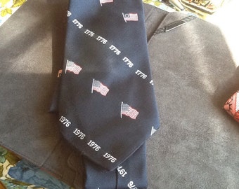 vintage Tie US Bicentennial Flags Patriotic USA Retro
