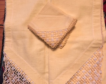 Vintage Yellow Tablecloth and Napkins Tatted Lace Edging Trim White Cotton Grogeous