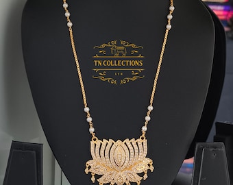 Micro vergoldet Traditionelles Lotus Design Pathakkam Südindischer Hochzeitsschmuck