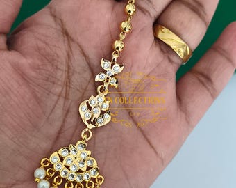 Joyería tradicional para el cabello de boda Tikka/Netichuddi del sur de la India, chapada en oro micro.