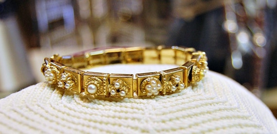 1980s Goldtone Bracelet with Faux Seed Pearls - image 2