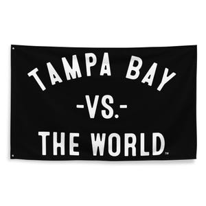 Bandiera grande Tampa Bay contro il mondo - 3x5 Florida Sports Pride Tailgate Mancave Garage Wall Banner