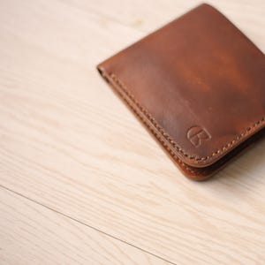 Cartera de cuero antigua personalizada, billetera plegable clásica, regalo personalizado de cuero de vaca curtido vegetal, billetera unisex con monograma, regalo de aniversario