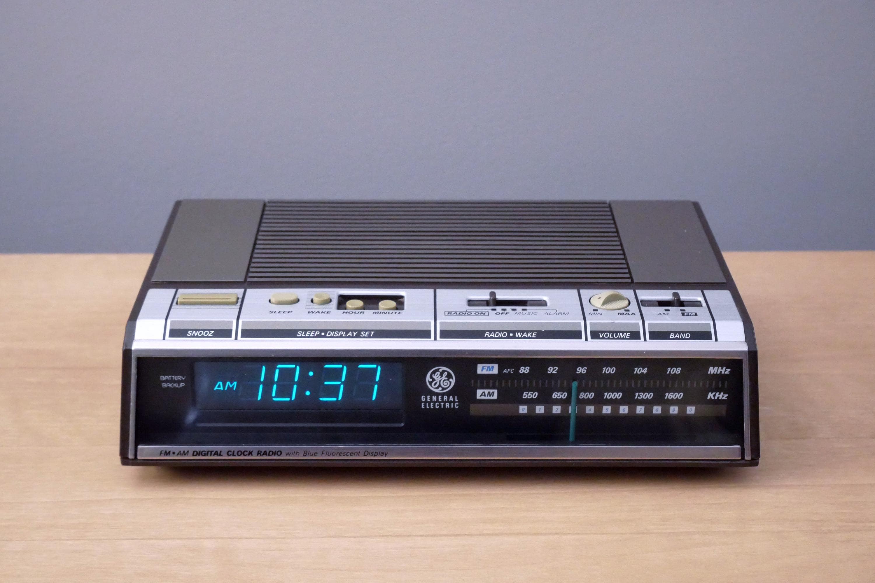【レトロ】アメリカ General Electric AM/FMラジオ クロック レトロ】アメリカ General Electric AM/FMラジオ クロック レトロ