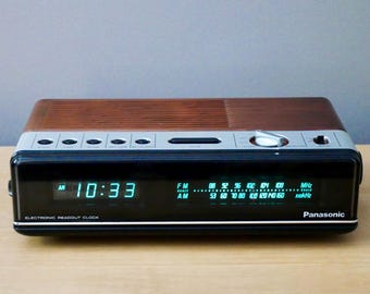 ヴィンテージ 7-4614B デジタルクロックラジオ レッドディスプレイ AM