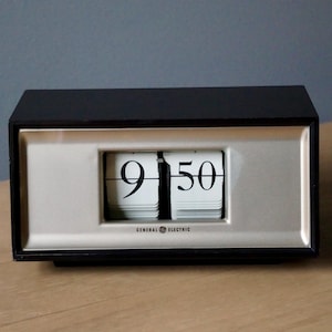 Vintage 1970s General Electric Flip Clock: Very Good Condition, Cordovan Finish