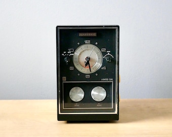 Space Age 1970s Panasonic AM/FM Alarm Clock Radio: Remarkable Condition, Ivory, Orange Glow