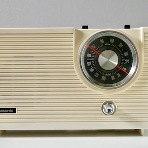 Vintage 1965 Panasonic AM/FM Radio | Exceptional Condition | Timeless Design