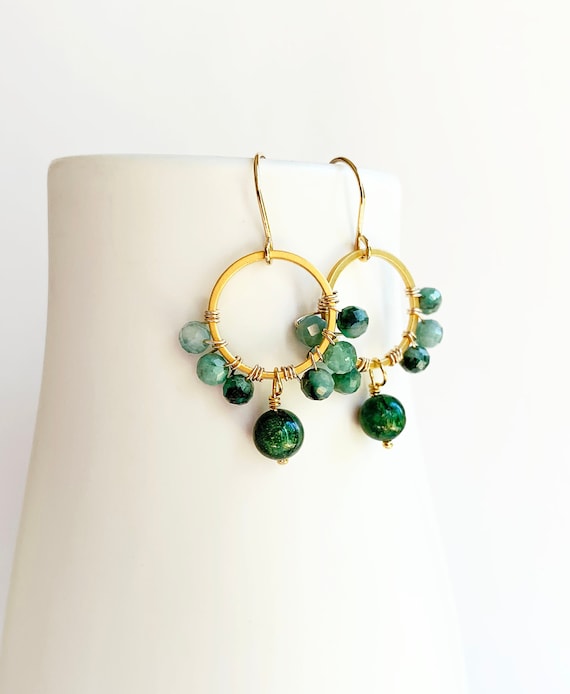 エメラルド ドロップ ピアス 翡翠とエメラルドのドロップピアス