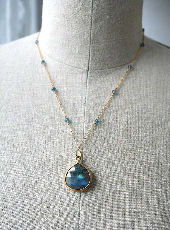 Magnifique collier labradorite bleue en pierres, cadeau idéal femme – Oussia