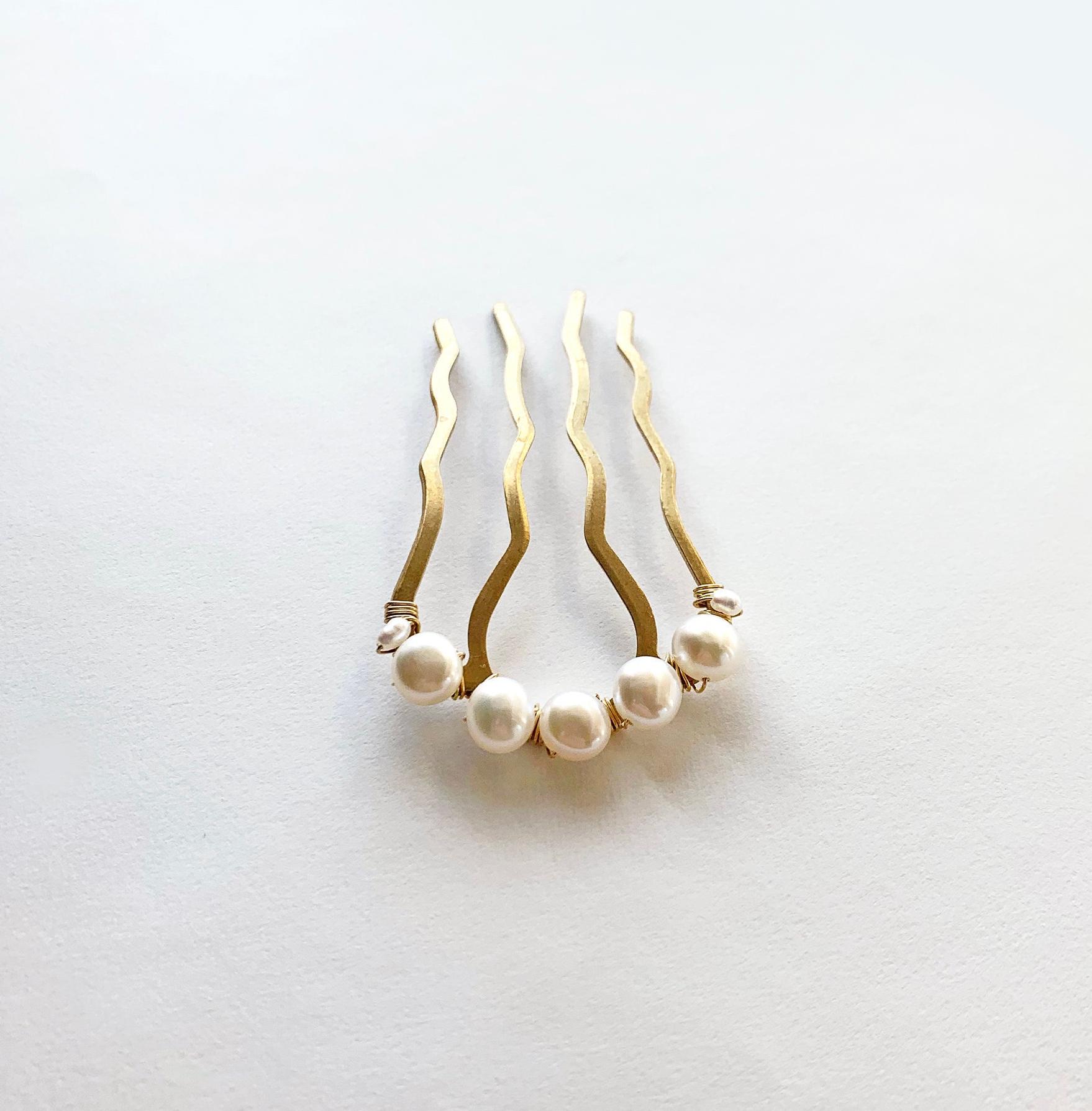Pearl Wedding Comb • Bridal Hair Comb • Minimalist White Hair Comb • White Pearl Wedding Accessory