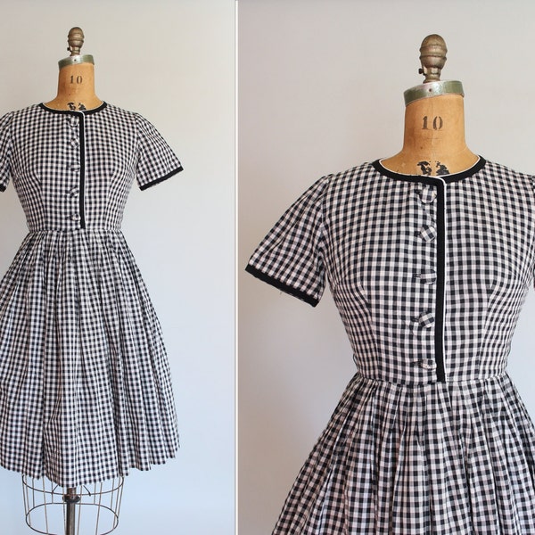 1950s dress - vintage 50s day dress - gingham picnic dress - shirtwaist - full skirt - size Small
