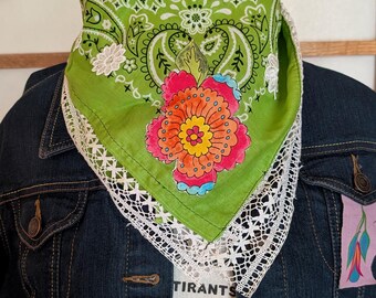 Pañuelo bohemio reciclado, bufanda o tocado con flores