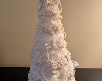 Árbol de Navidad de tapete y red reciclados