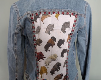 Chaqueta vaquera reciclada con temática del oeste