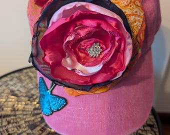 Gorra de béisbol bohemia para mujer con flores y mariposas enormes.