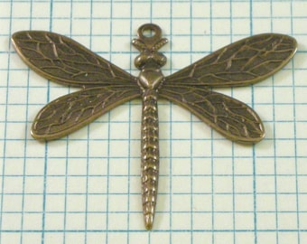 VINTAJ Queen Dragonfly Pendant Charm - P310