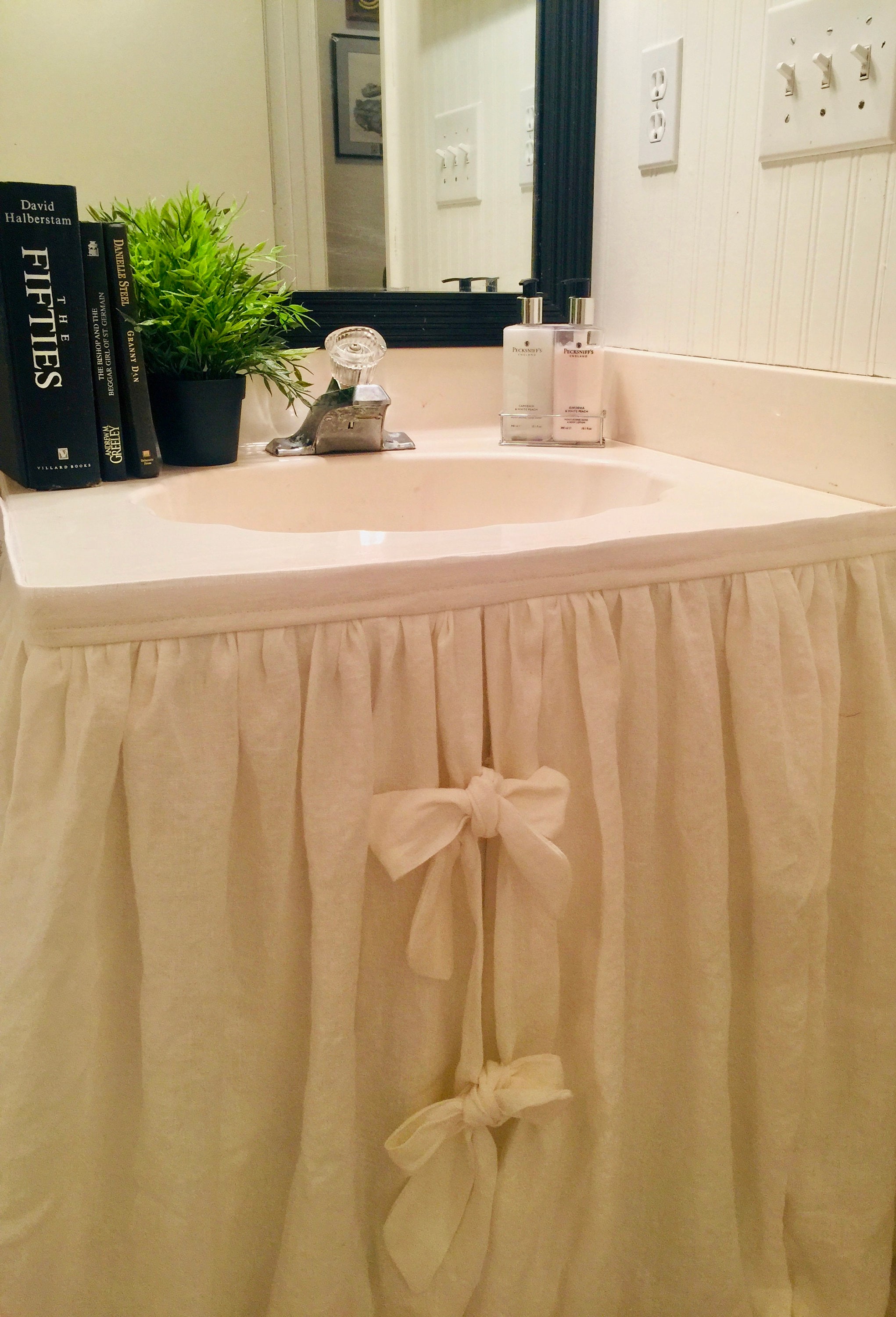 Sink Skirt With Velcro/ Sink Skirt for Bathroom or Kitchen/ Curtains for  Cabinets and Shelves/ Dorm Décor/ Dorm Curtains/ Utility Sink Skirt 