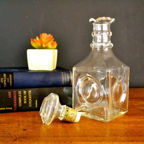 Fournitures de bureau verre vintage alcool bouteille, interdiction liqueur carafe, apothicaire bouteille, bouteille des années 1960, Man Cave, Bar chariot