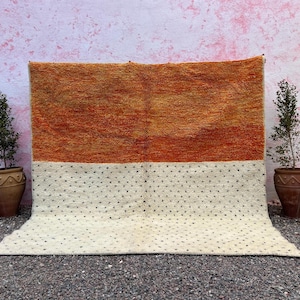 Marokkanischer Teppich Orange, Traditioneller Berberteppich, Individuelles Teppichdesign, Beni Ourain Teppiche, Oranger und weißer Teppich, Boho Teppich, erstaunlicher Teppich
