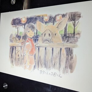 May include: A watercolor illustration of a young girl with long dark hair, wearing a red shirt, standing in front of a fence with a pig behind it. The pig is looking at the girl. The illustration is signed "おとなの子供" in Japanese.