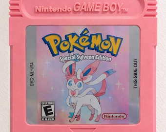 Cartucho gigante de Sylveon para Game Boy / Exhibidor inspirado en Pokémon / Decoración de Eeveelution / Estética para sala de juegos / Coleccionable hecho a mano