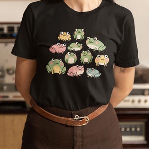 T-shirt Frog Crowd – Leuke cartoon kikker-T-shirt voor kikkerliefhebbers, Cottagecore-fans en Joke Tee-verzamelaars, grappig shirt met amfibie-esthetiek