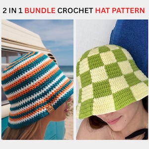 Può includere: Un 2 IN 1 BUNDLE CROCHET HAT PATTERN con due cappelli a secchiello. Uno presenta righe orizzontali color ottanio, arancione e bianco. Il secondo ha un motivo a scacchi verde e giallo chiaro. Entrambi i cappelli hanno corona e tesa arrotondate.