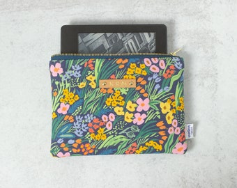 Floral Kindle Paperwhite Case, Padded Kindle Sleeve 11th Generation, Kobo Clara Sleeve , eReader Case, Personalized Gift for Reader