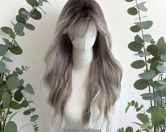 23" Gråbrun Ombre Lockig Peruk med Lugg, Gråbruna Anime Peruker för Kvinnor, Halloween Cosplay Peruk, Kostymparty Peruk, Långvågiga Peruker för Fest