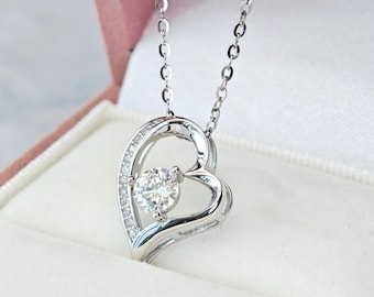 Collar con colgante de moissanita en forma de corazón "Amor eterno" / Plata maciza 925 / Baño de oro blanco de 18 quilates / Regalo para ella