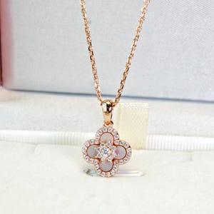 Lucky Four Clover Leaf Pendant Necklace | Pink Mother of Pearl | Round Brilliant-cut Simulated Diamond | 925 Silver with Rose Gold Plated |