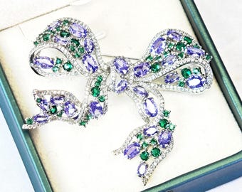 Vivid Green CZ & Imitation Amethyst Band Brosche | 18K Weißgold überzogen | Luxus-Mode-Accessoire | Geschenk für sie