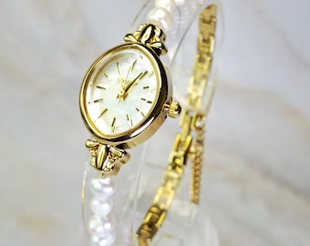 Vintage Style Natural Freshwater Pearl Mother of Pearl Dial Face Vintage Style Gold Tone Bracelet Watch | Gift for Her | Birthday Gift