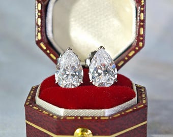 Sparkling 2.0 Carat Pear-cut Simulated Diamond Stud Earrings | Solid 925 Silver | 18K White Gold Plated | Versatile Everyday Earrings