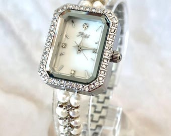 Vintage Elgin Ladies Watch: Diamond & Mother of Pearl Dial  display picture 1