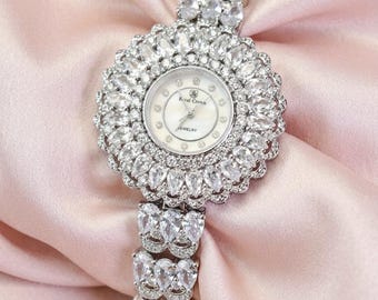 Reloj redondo de lujo con esfera de nácar y diamantes simulados / Chapado en oro blanco de 18 quilates / Joyería nupcial / Reloj de novia