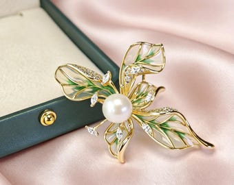 Broche de hoja de esmalte con perlas Edison de agua dulce natural y circonitas cúbicas • El mejor regalo para ella • La mejor idea de regalo • El mejor regalo para mamá