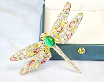 Libellen Brosche mit Jade Cabochon Akzente Multicolor CZ 18K Gelb Gold Plated | Insekt Pin | Luxus-Mode-Accessoire