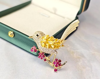 Goldener Singvogel Brosche mit buntem Edelstein | 18K Vergoldung | Geschenk für Sie | Geschenkideen |