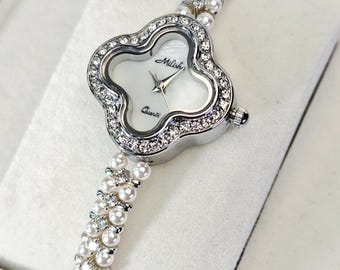 Radiance Vier Kleeblatt Fall Perlen Armband Zeitmesser | Perlmutt Zifferblatt | CZ Akzente | Hochzeitsschmuck | Damenuhr