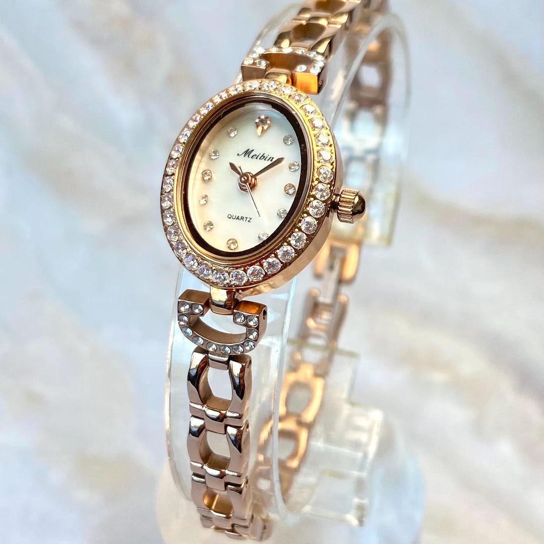 Beautiful Vintage Forem womens watch with Simulated Diamonds and gold strap Beautiful Vintage Forem womens watch with Simulated Diamonds  main image 4