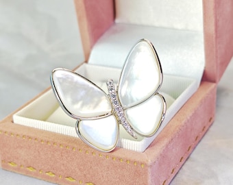 Perlmutt Schmetterling Eleganz Schal Ring 18K Gold überzogene Akzente AA Grade Simulierter Diamant | Mode-Accessoire | Bestes Geschenk für sie