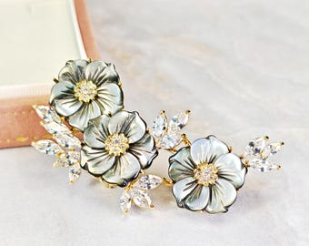 Goldene Blütenbrosche Perlmutt Perlmutt Perlmutt Blüten Perlmutt Blüten | Akzente AA Grade CZ | Gelbgold-Plattierung | Geschenk für Sie | Mode Accessoire